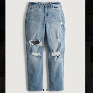 NWOT CURVY HIGH-RISE RIPPED MEDIUM WASH MOM JEANS
